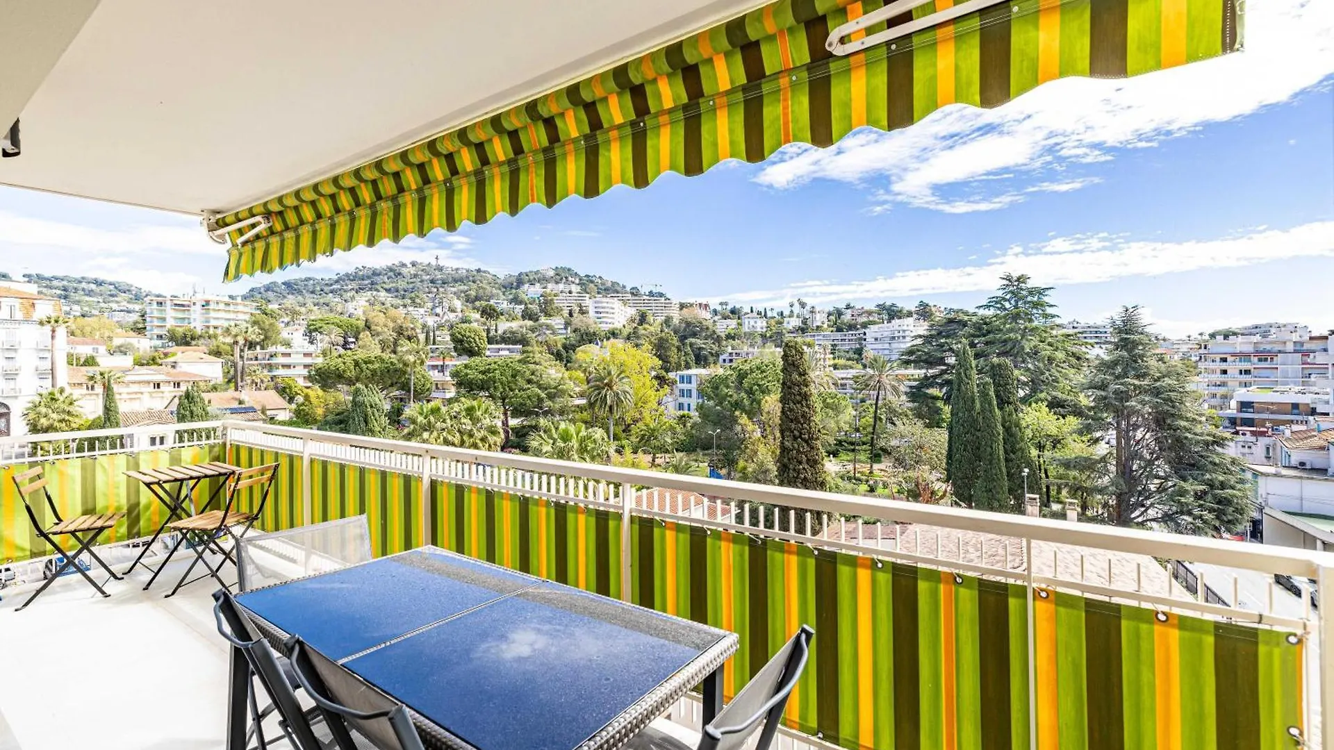 Elegance And Serenity With Terrace, View & A-C Cannes Apartment